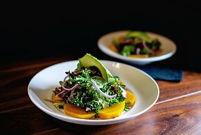 Best Western Plus Kelowna Hotel & Suites