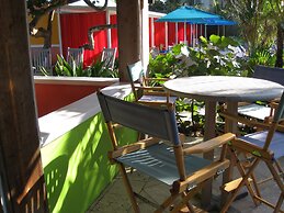 Colony Hotel & Cabaña Club