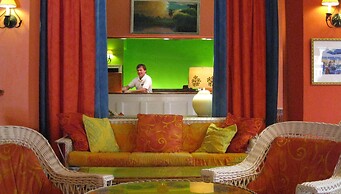 Colony Hotel & Cabaña Club