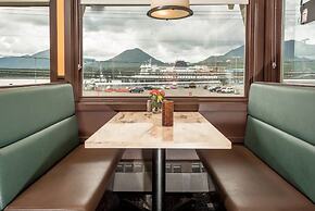 The Landing Hotel & Restaurant