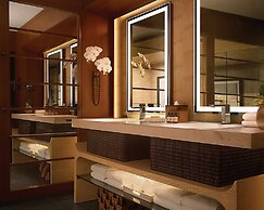 Four Seasons Resort Lanai