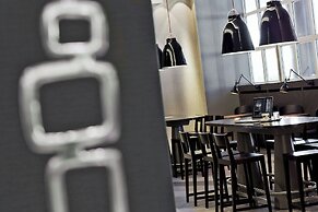 Renaissance®  Vienna Schönbrunn Hotel