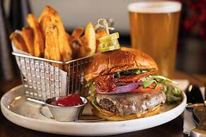 Courtyard by Marriott Chicago Downtown River North