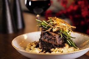 Courtyard by Marriott Chicago Downtown River North