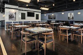 Courtyard by Marriott Chicago Downtown River North