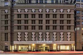 Courtyard by Marriott Chicago Downtown River North