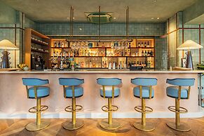 DoubleTree by Hilton London Victoria