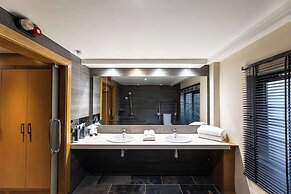 DoubleTree by Hilton London Victoria