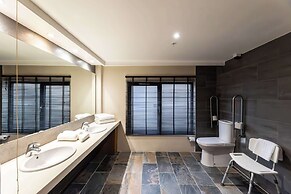 DoubleTree by Hilton London Victoria