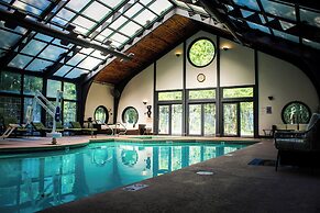 Chateau Merrimack Resort & Spa