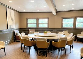 Chateau Merrimack Resort & Spa