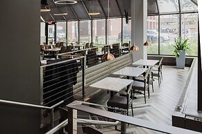 Crowne Plaza Suites MSP Airport - Mall of America by IHG