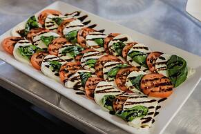 Crowne Plaza Suites MSP Airport - Mall of America by IHG