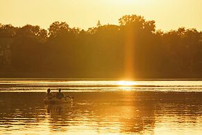 Crowne Plaza Suites MSP Airport - Mall of America by IHG