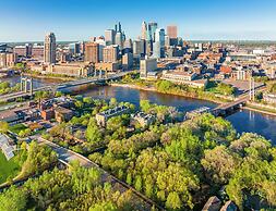 Crowne Plaza Suites MSP Airport - Mall of America by IHG