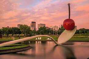 Crowne Plaza Suites MSP Airport - Mall of America by IHG