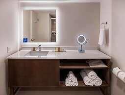 DoubleTree by Hilton Madison East