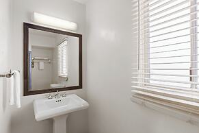 Historic Coronado Motor Hotel by OYO