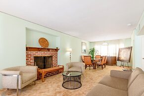 Historic Coronado Motor Hotel by OYO