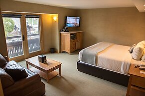 Golden Arrow Lakeside Resort