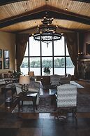 Golden Arrow Lakeside Resort