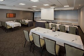 Hilton Winnipeg Airport Suites