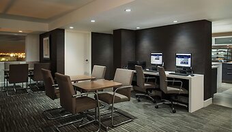 Hilton Winnipeg Airport Suites