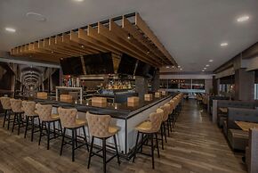 Hilton Winnipeg Airport Suites