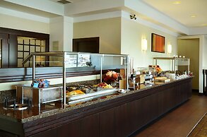 Hilton Winnipeg Airport Suites