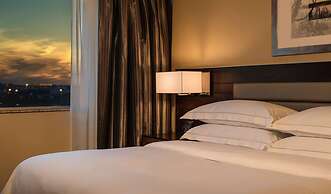Hilton Winnipeg Airport Suites