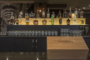 Hilton Winnipeg Airport Suites