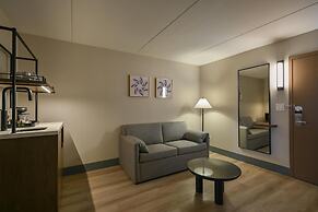 Hilton Winnipeg Airport Suites