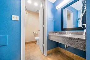 Baymont by Wyndham Muncie Near Ball State University