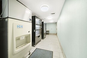 Baymont by Wyndham Muncie Near Ball State University