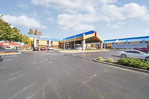 Baymont by Wyndham Muncie Near Ball State University