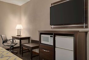 Baymont by Wyndham Muncie Near Ball State University