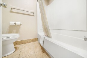 Baymont by Wyndham Muncie Near Ball State University