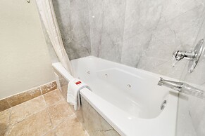 Baymont by Wyndham Muncie Near Ball State University