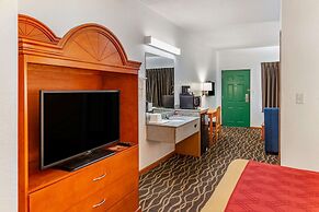 Econo Lodge Inn & Suites
