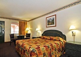 Econo Lodge Inn & Suites