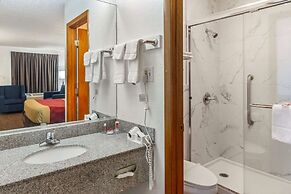 Econo Lodge Inn & Suites