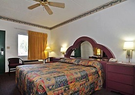 Econo Lodge Inn & Suites