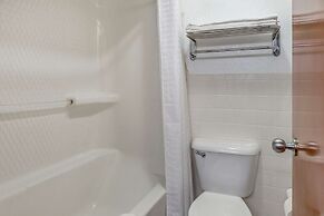 Econo Lodge Inn & Suites