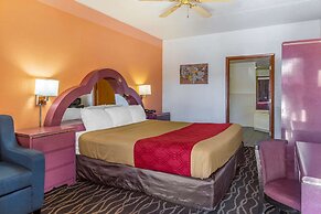 Econo Lodge Inn & Suites