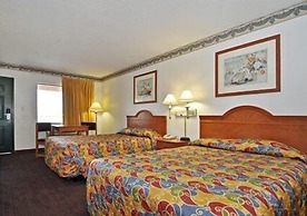 Econo Lodge Inn & Suites