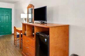 Econo Lodge Inn & Suites