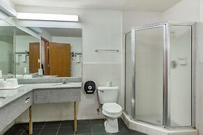 Econo Lodge Inn & Suites