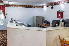 Econo Lodge Inn & Suites