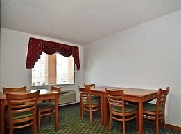 Econo Lodge Inn & Suites