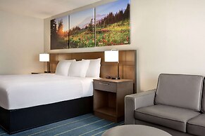 Days Inn & Suites by Wyndham Anaheim At Disneyland Park